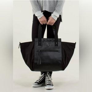 🛍RARE🛍 Lululemon Carry Me Om Tote Bag - Black